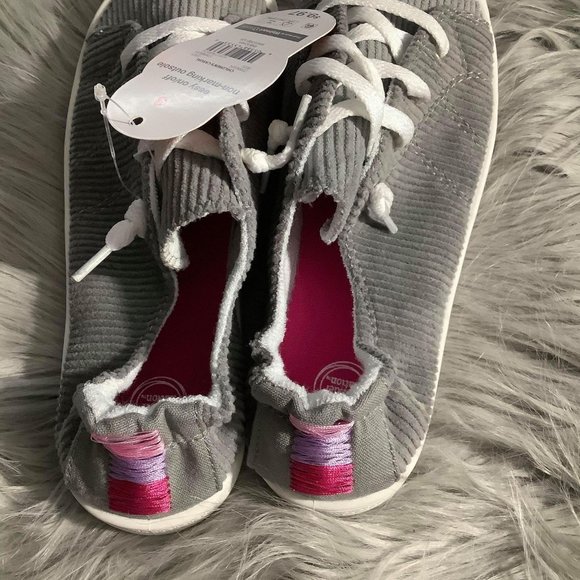 Brand New girl's shoe - Picture 3 of 4